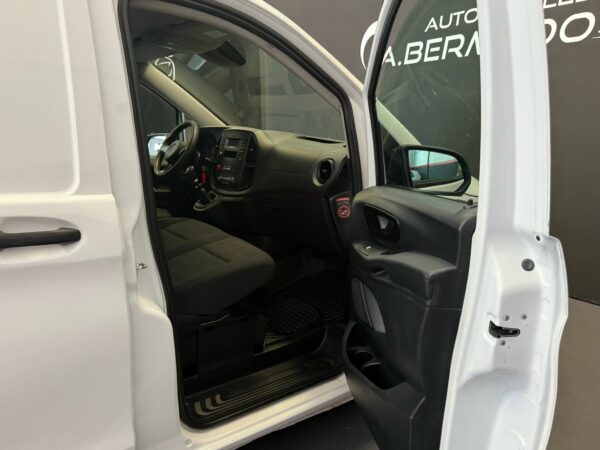 MERCEDES-BENZ VITO 111 CDI LARGA, 114 CV. - Imagen 17